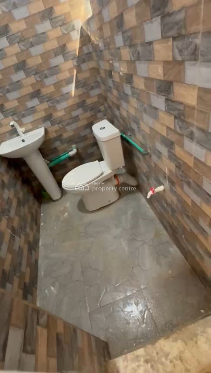 a Lovely and Standard 2 Bedroom Apartment, with All Rooms En-suite, Oworonshoki, Shomolu, Lagos, Flat / Apartment for Rent