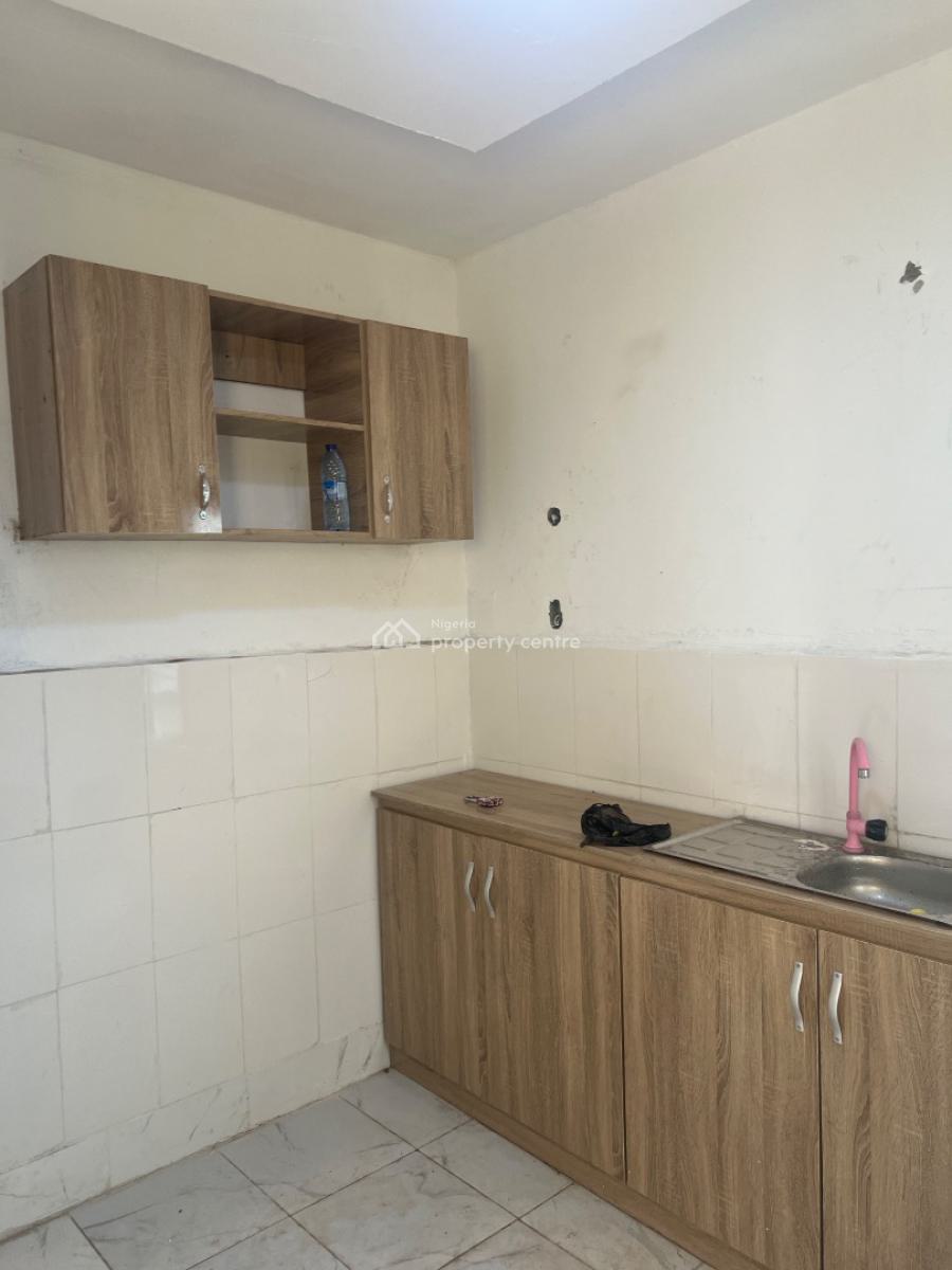 Clean Neatly Renovated 1 Bedroom Flat, with Balcony, Wuse Zone, Wuse, Abuja, Flat / Apartment for Rent