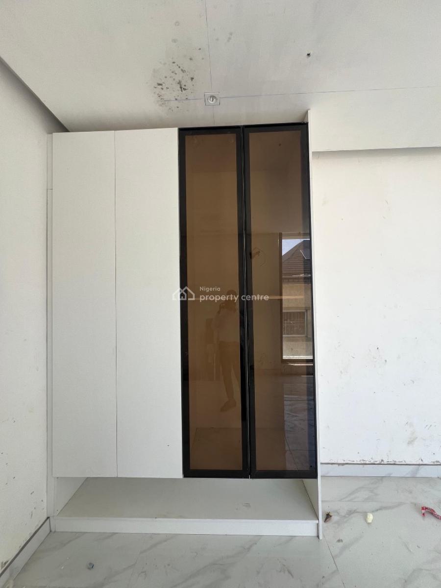 1 Bedroom Apartment, Lekki Phase 1, Lekki, Lagos, Flat / Apartment for Sale