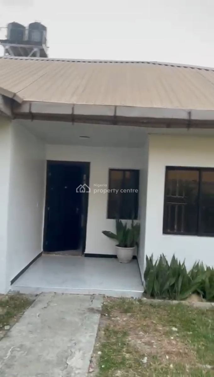 Self Serviced Commercial 2 Bedroom Bungalow with Spacious Parking, Hakeem Dickson Road Off Lekki Epe Expressway, Lekki Phase 1, Lekki, Lagos, Commercial Property for Rent