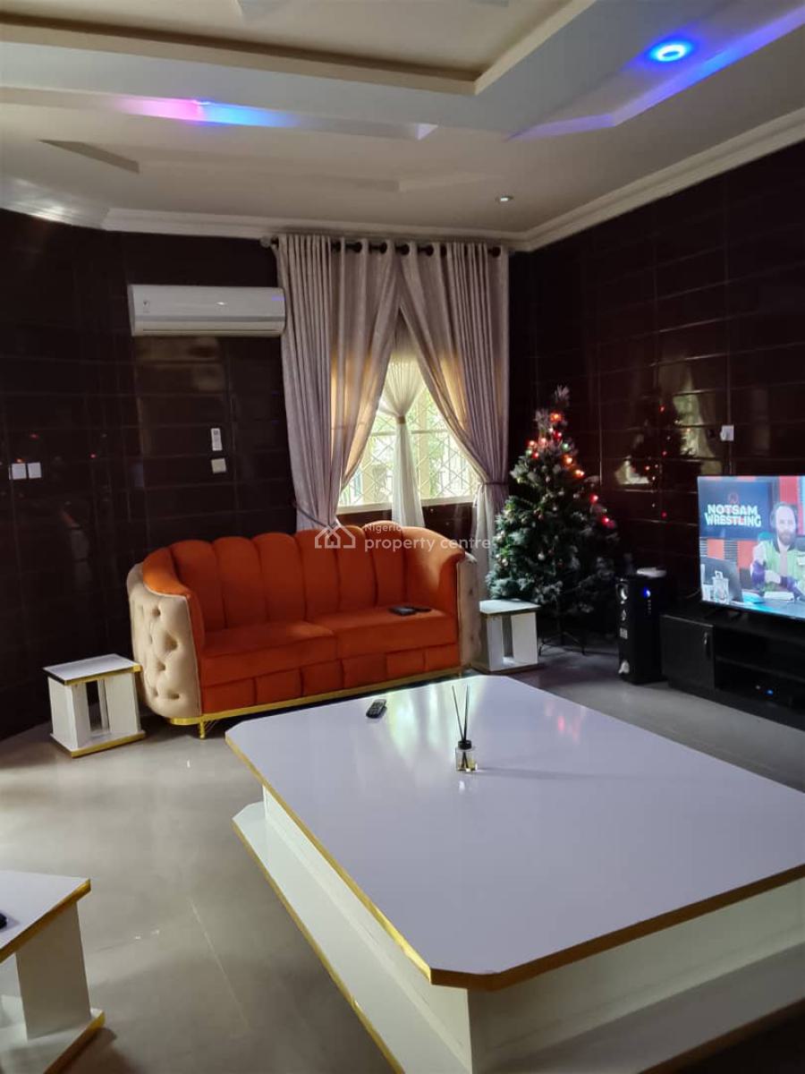 Distress, Five(5) Bedrooms Duplex with Two(2) Sitting Rooms, Behind Amac Market Lugbe Fha District Abuja, Lugbe District, Abuja, Detached Duplex for Sale