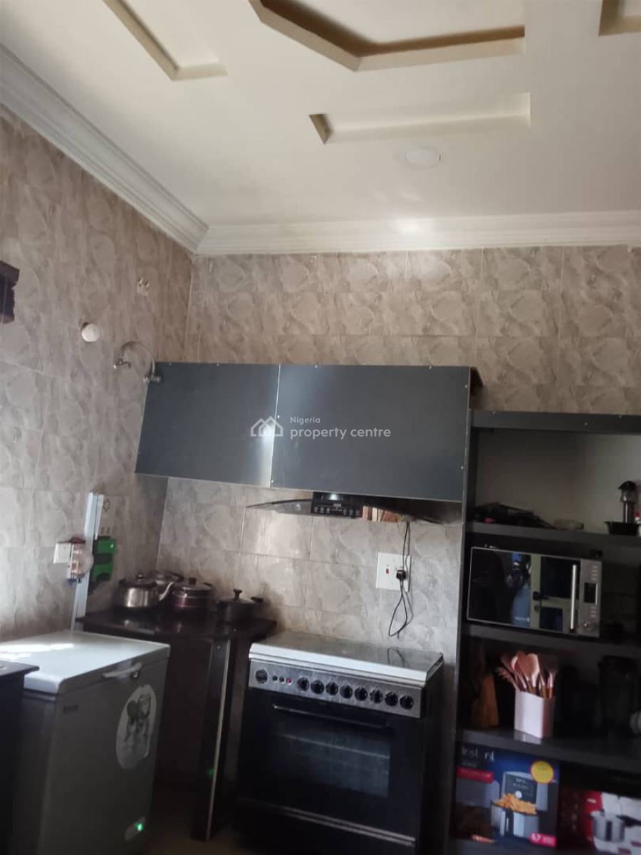 Distress, Five(5) Bedrooms Duplex with Two(2) Sitting Rooms, Behind Amac Market Lugbe Fha District Abuja, Lugbe District, Abuja, Detached Duplex for Sale