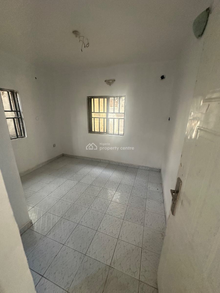 Two Bedroom Apartment in a Nice Location, 3rd Avenue, Gwarinpa, Abuja, Flat / Apartment for Rent