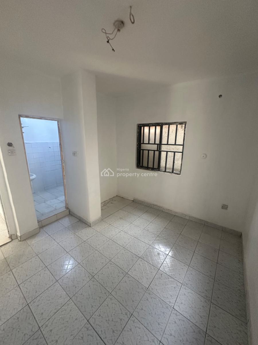 Two Bedroom Apartment in a Nice Location, 3rd Avenue, Gwarinpa, Abuja, Flat / Apartment for Rent