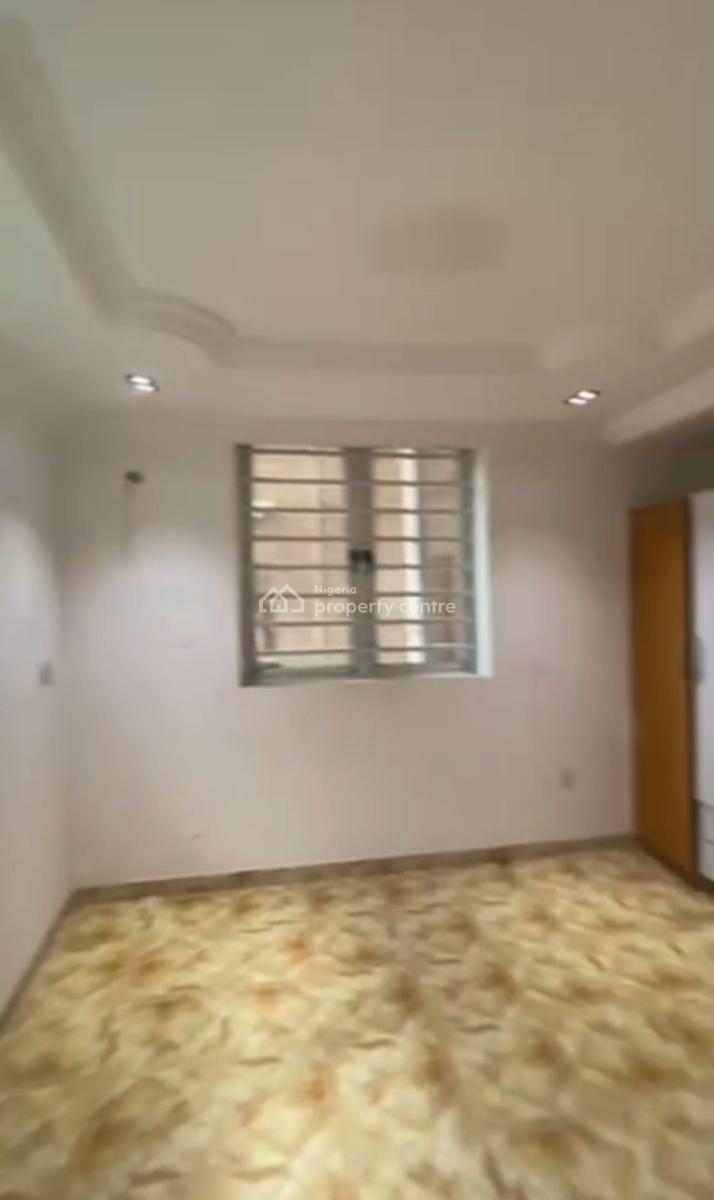 a Spacious 3 Bedroom Flat, Alagomeji, Yaba, Lagos, Flat / Apartment for Rent
