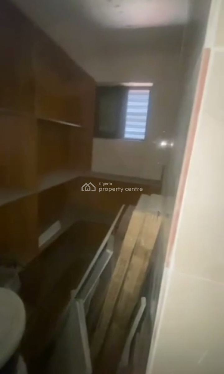 Spacious Standard 3 Bedroom Flat, Off Herbert Macaulay, Yaba, Lagos, Flat / Apartment for Rent