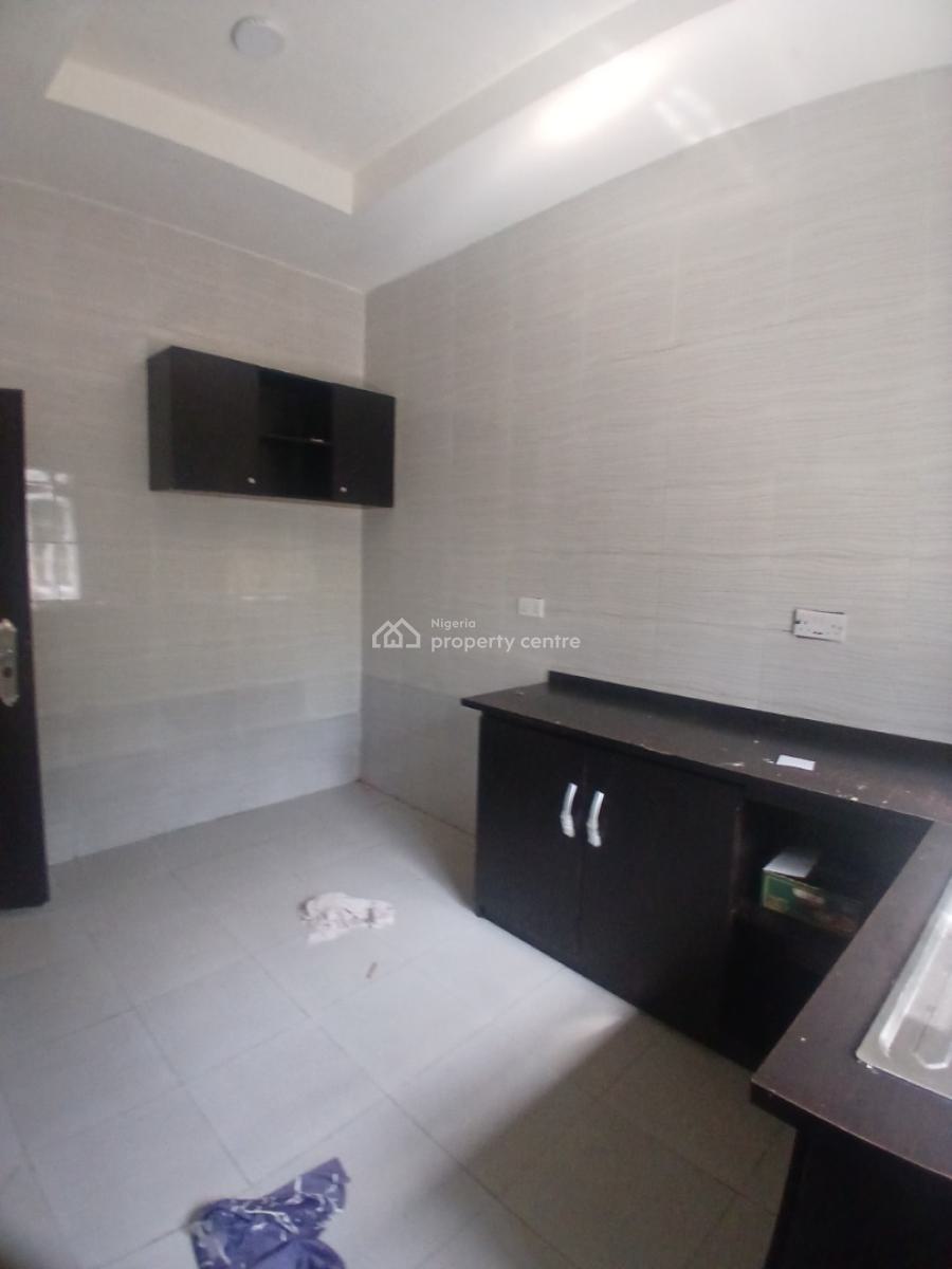 Fantastic 2 Bedroom Flat, Opposite Aptech School, After Ajah, Lekki Phase 2, Lekki, Lagos, Flat / Apartment for Rent