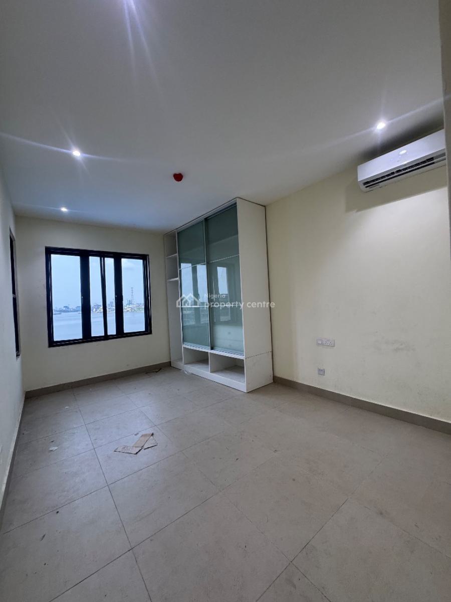 Newly Built Waterfront Three (3) Bedroom Maisonette, Lekki Phase 1, Lekki, Lagos, Flat / Apartment for Rent