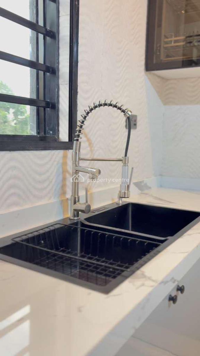 5 Bedroom Duplex with 1 Room Bq, Kolapo Ishola Gra, Ibadan, Oyo, Detached Duplex for Sale