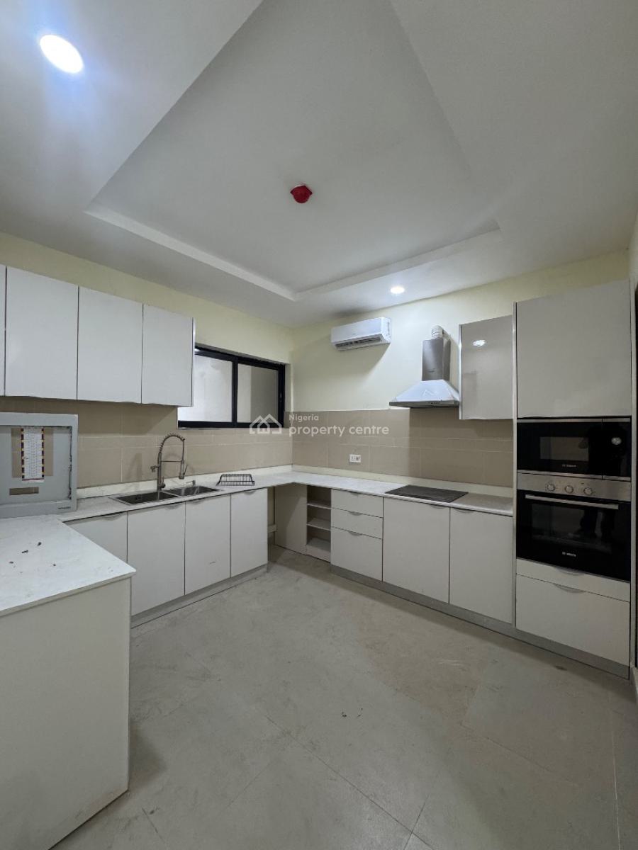 Exquisitely Crafted Three (3) Bedroom Maisonette, Lekki Phase 1, Lekki, Lagos, Flat / Apartment for Sale