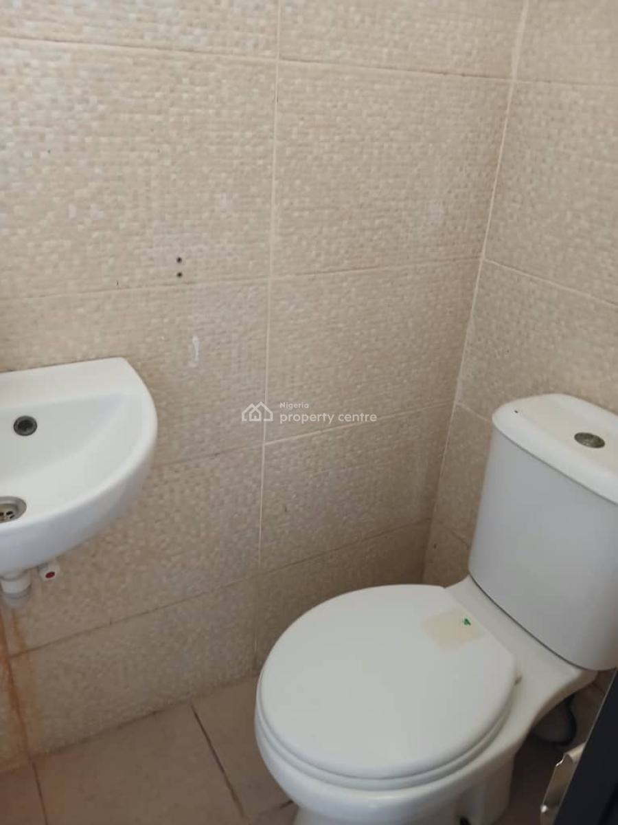 Standard 3 Bedroom Apartment, Ogombo, Lekki Phase 2, Lekki, Lagos, Flat / Apartment for Rent