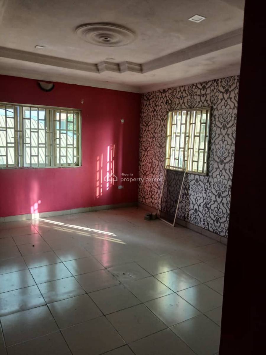 Spacious 3 Bedroom Apartment Upstairs, Ogombo, Lekki Phase 2, Lekki, Lagos, Flat / Apartment for Rent
