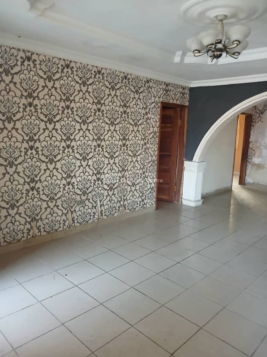 Spacious 3 Bedroom Apartment Upstairs, Ogombo, Lekki Phase 2, Lekki, Lagos, Flat / Apartment for Rent