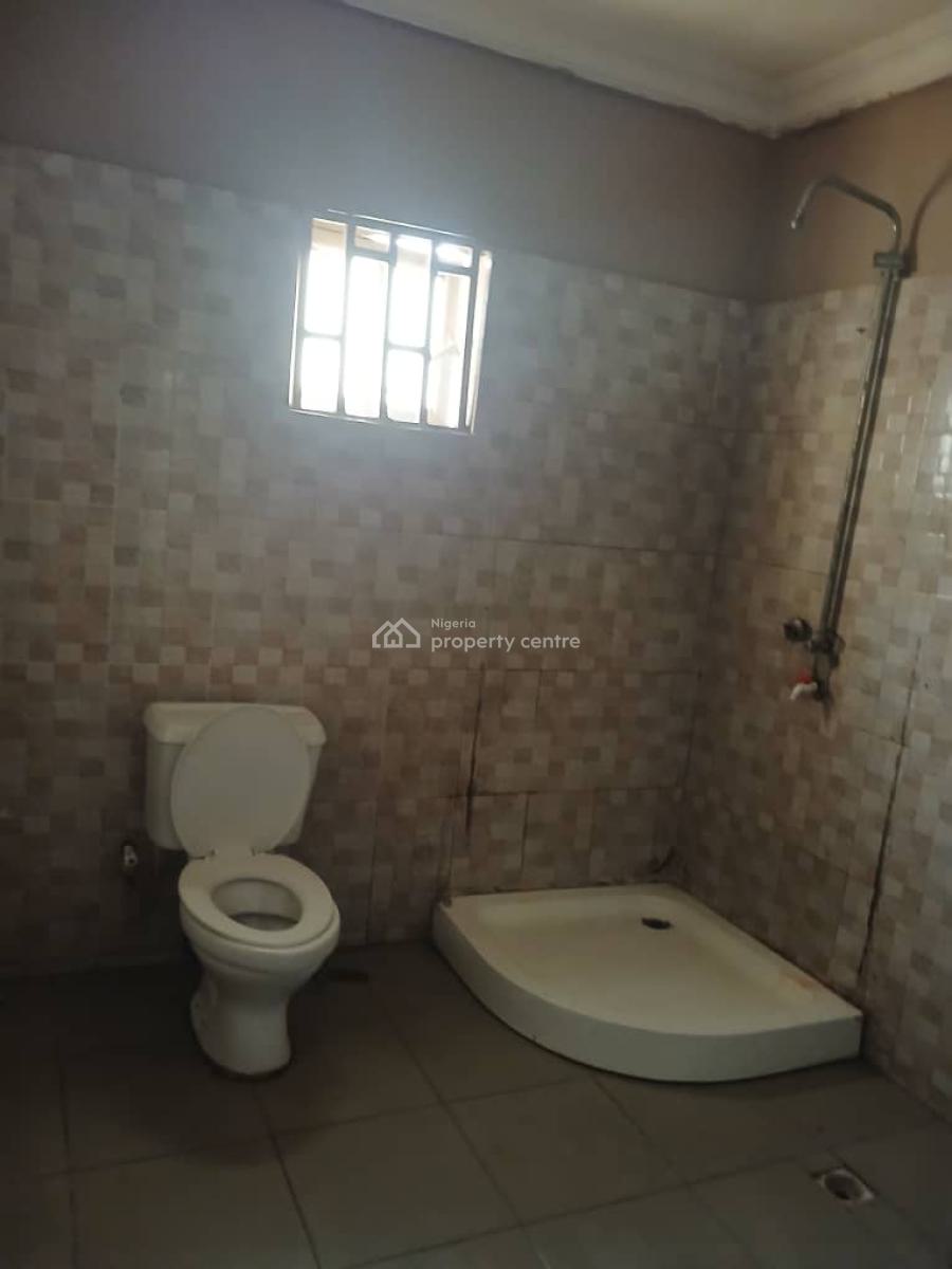 Spacious 3 Bedroom Apartment Upstairs, Ogombo, Lekki Phase 2, Lekki, Lagos, Flat / Apartment for Rent