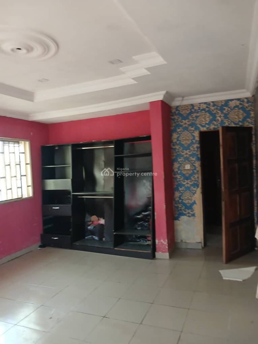 Spacious 3 Bedroom Apartment Upstairs, Ogombo, Lekki Phase 2, Lekki, Lagos, Flat / Apartment for Rent