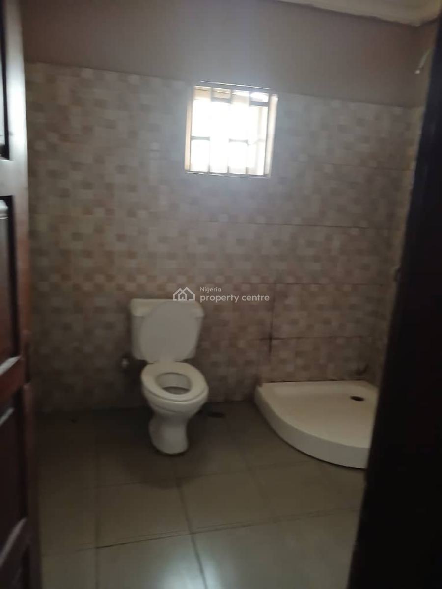 Spacious 3 Bedroom Apartment Upstairs, Ogombo, Lekki Phase 2, Lekki, Lagos, Flat / Apartment for Rent