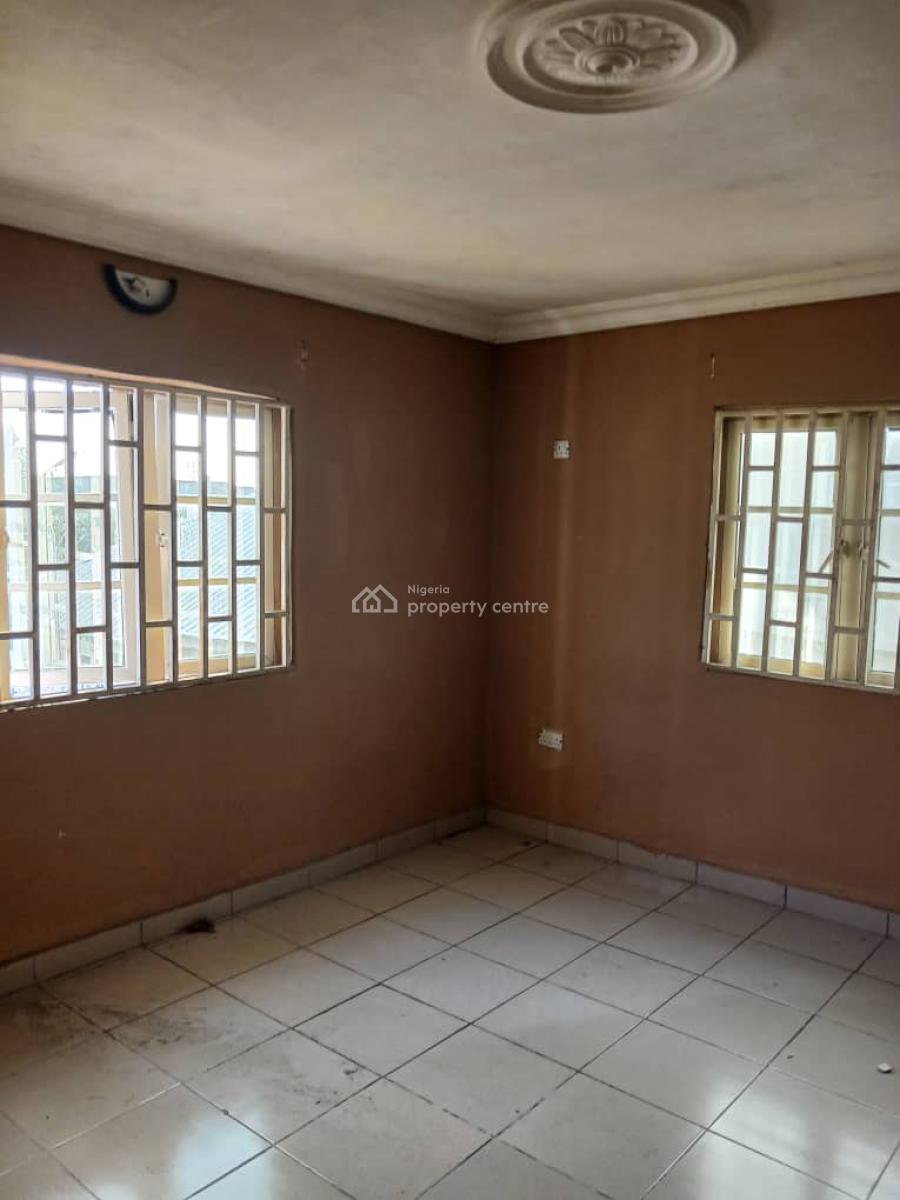 Spacious 3 Bedroom Apartment Upstairs, Ogombo, Lekki Phase 2, Lekki, Lagos, Flat / Apartment for Rent