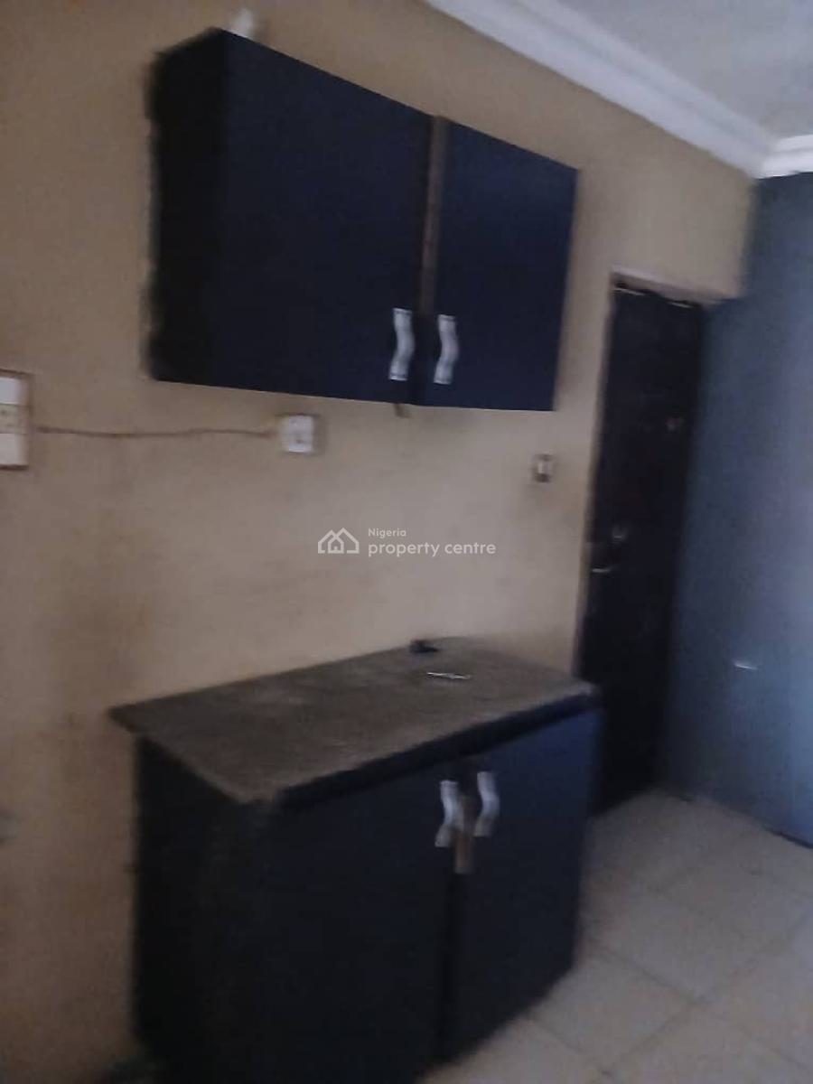 Spacious 3 Bedroom Apartment Upstairs, Ogombo, Lekki Phase 2, Lekki, Lagos, Flat / Apartment for Rent
