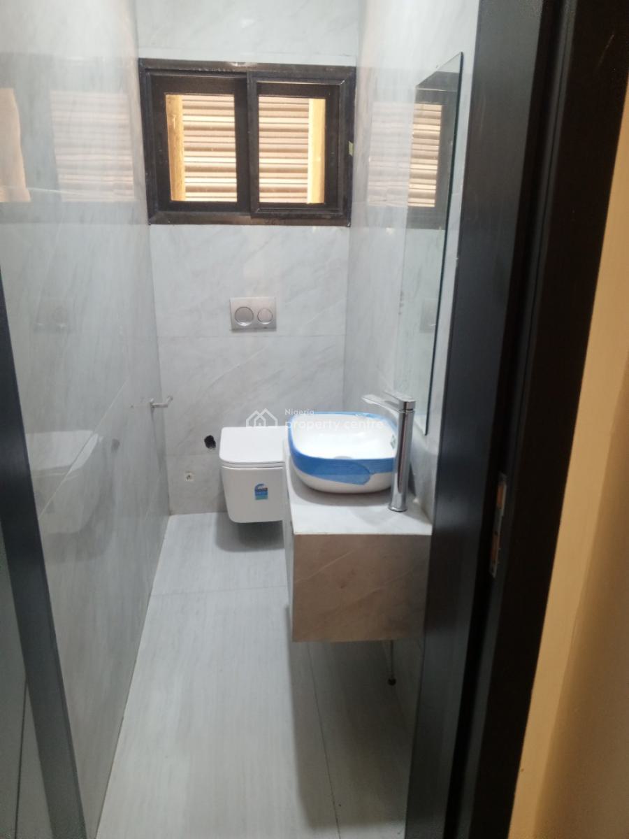 Newly Renovated 3 Bedroom Flat with Bq in a Service Apartment, Lekki Phase 1, Lekki, Lagos, Flat / Apartment for Rent