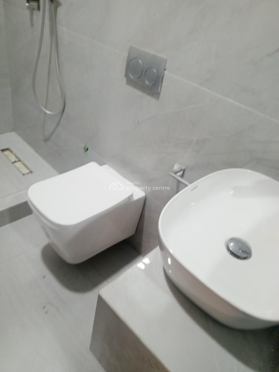 Newly Renovated 3 Bedroom Flat with Bq in a Service Apartment, Lekki Phase 1, Lekki, Lagos, Flat / Apartment for Rent