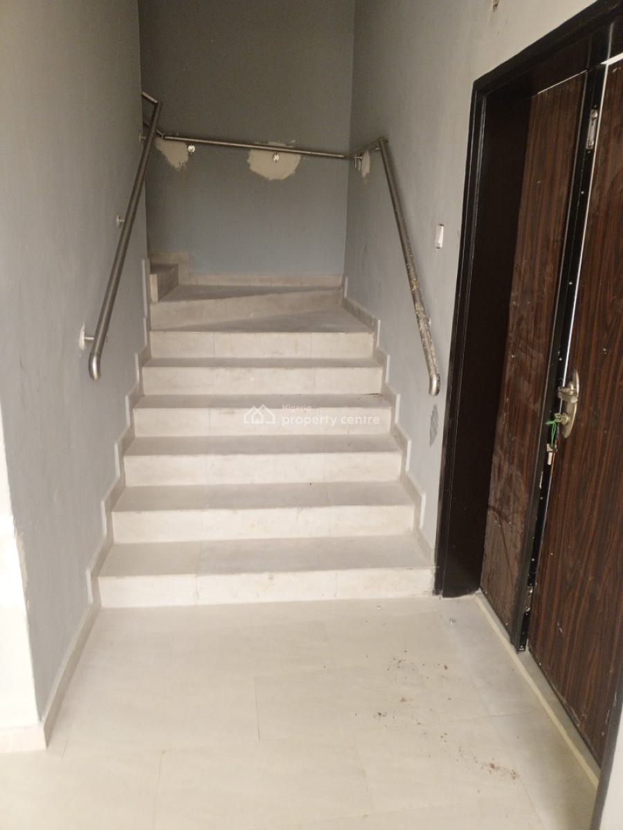 Newly Renovated 3 Bedroom Flat with Bq in a Service Apartment, Lekki Phase 1, Lekki, Lagos, Flat / Apartment for Rent