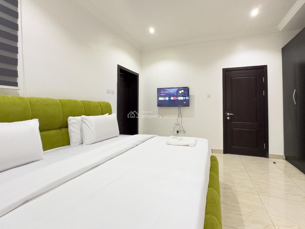 Well Furnished 3 Bedrooms with Exclusive Facilities Available for December Stay, Lekki Phase 1, Lekki, Lagos, Flat / Apartment Short Let