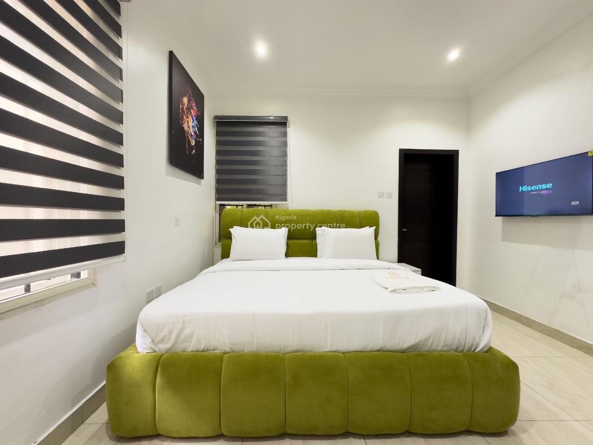 Well Furnished 3 Bedrooms with Exclusive Facilities Available for December Stay, Lekki Phase 1, Lekki, Lagos, Flat / Apartment Short Let