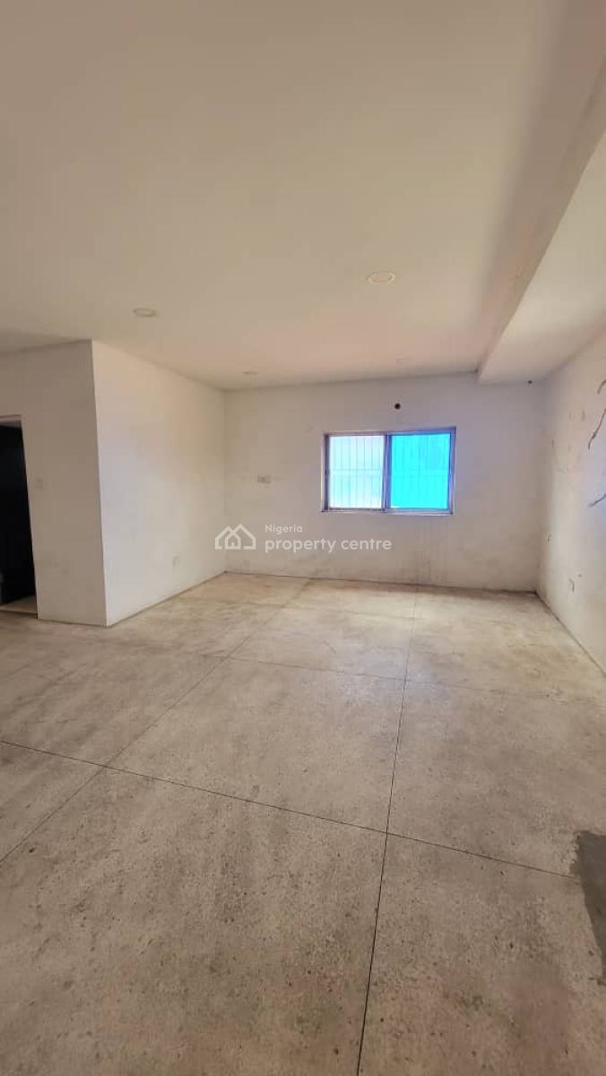 Well Maintained Large Open Plan Office Space of 150sqm with 3toilets, Alonge Ogudu Road Opp Polaris Bank, Ogudu, Lagos, Office Space for Rent