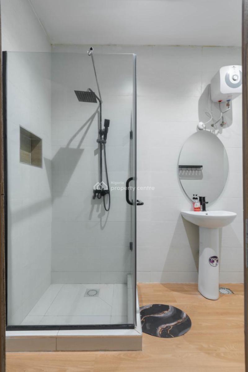 Exquisite 3 Bedroom Apartment, Off Admiralty Way, Lekki Phase 1, Lekki, Lagos, Flat / Apartment Short Let