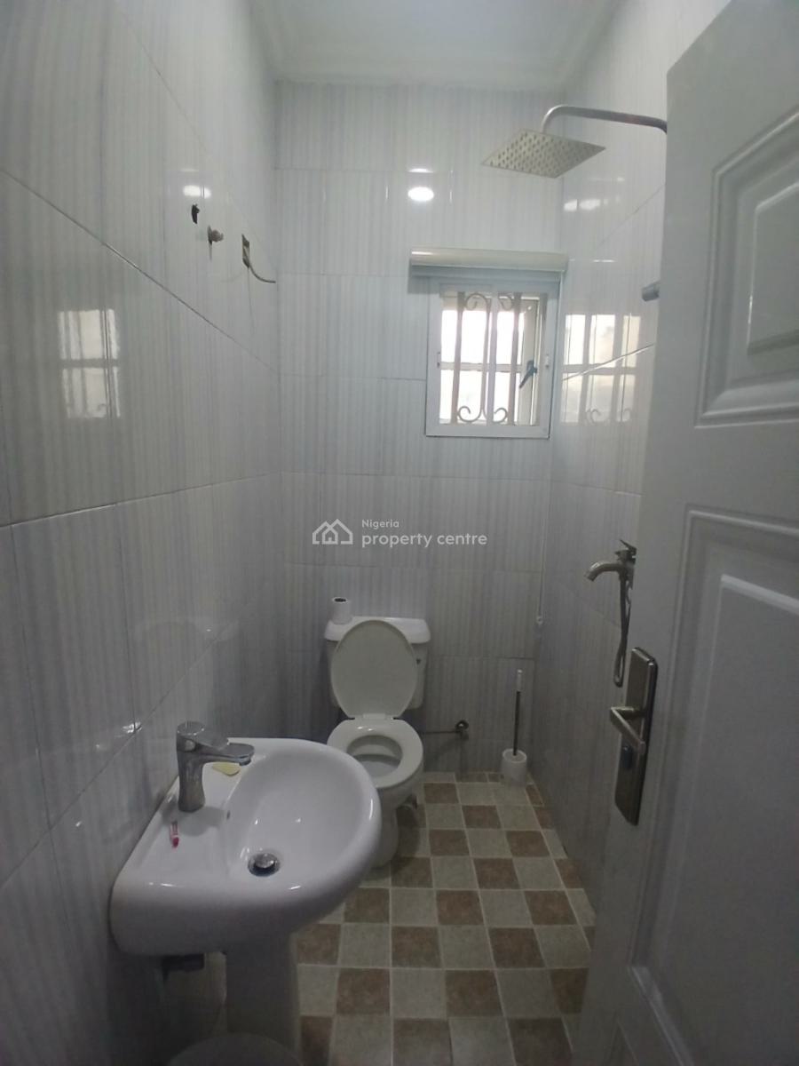 2 Bedrooms Flat with Bq, Peter Idimogo Close, Katampe, Abuja, Flat / Apartment for Rent