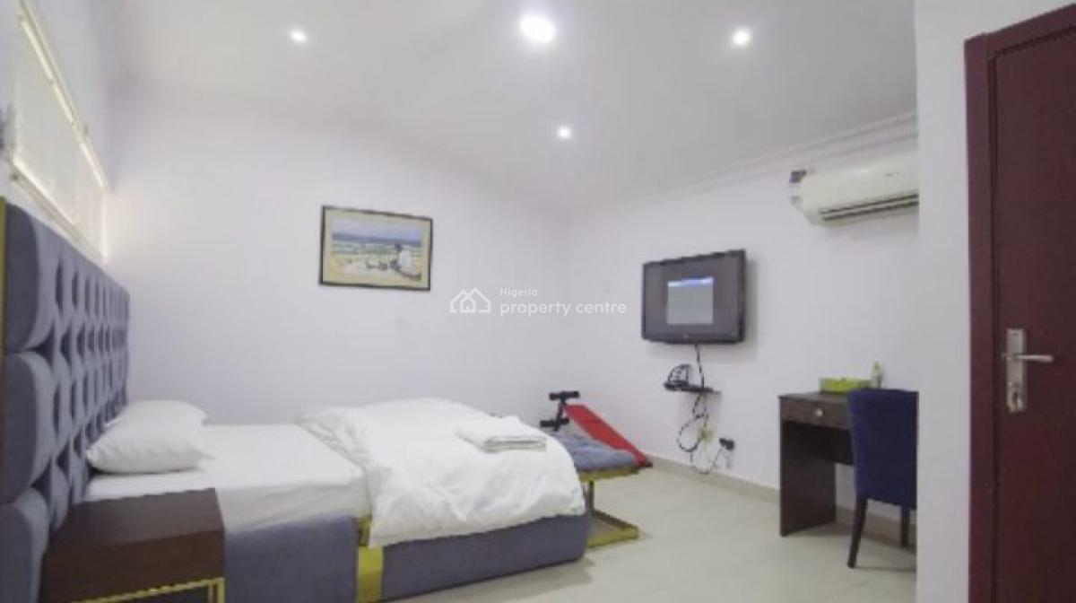 Fully Furnished and Serviced 3 Bedroom Penthouse, Cromwell Estate, Lekki, Lagos, Flat / Apartment Short Let