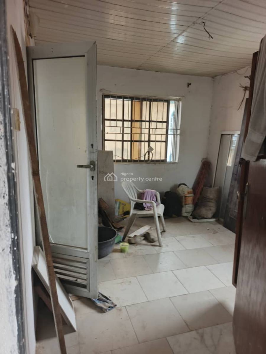 2 Units of 2 Bedrooms Flat, Upstairs, Soluyi, Gbagada, Lagos, Flat / Apartment for Rent