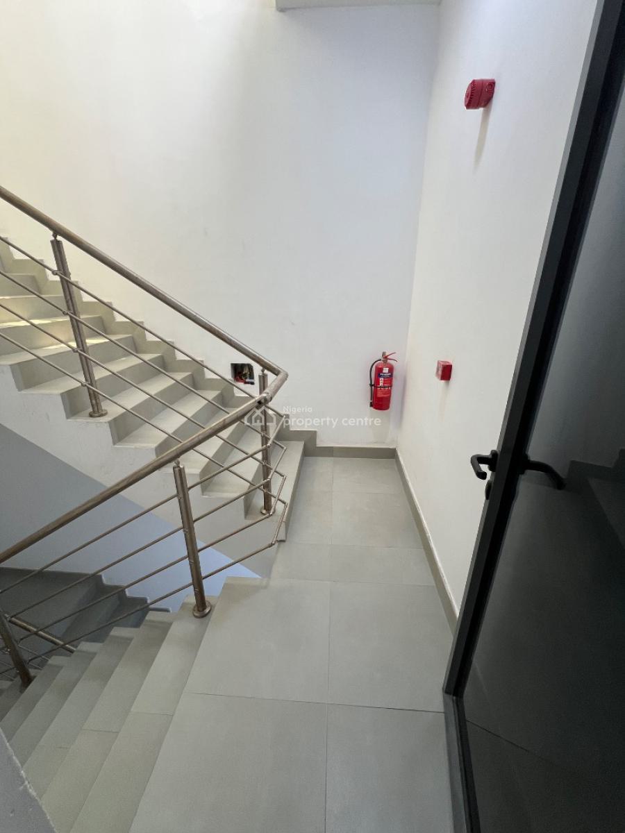 Rooftop Open Plan Office,  Also Suitable for Restaurant, Bar, Events, Lekki Phase 1, Lekki, Lagos, Office Space for Rent