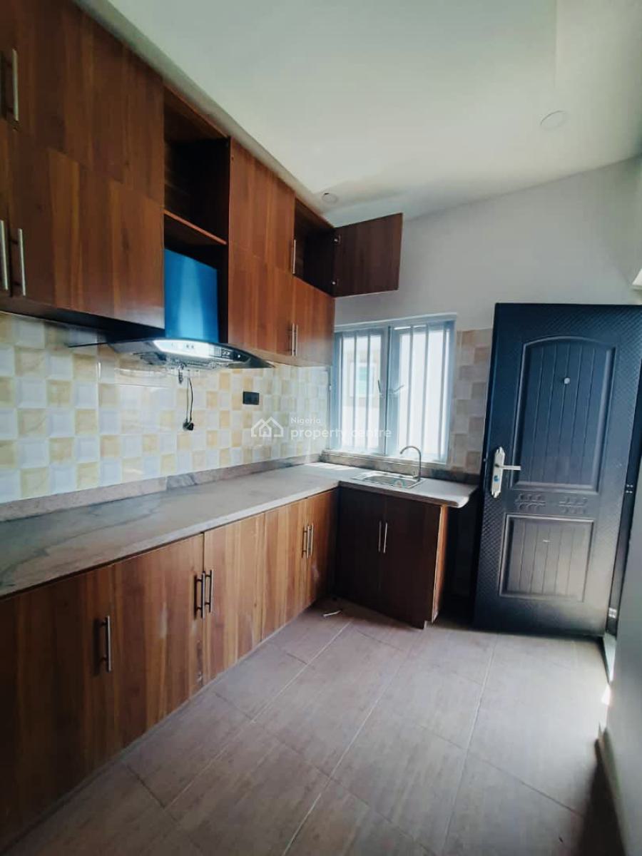 Distress Deal! Exquisite and Spacious 2 Bedroom Apartment, Sangotedo, Ajah, Lagos, Flat / Apartment for Sale