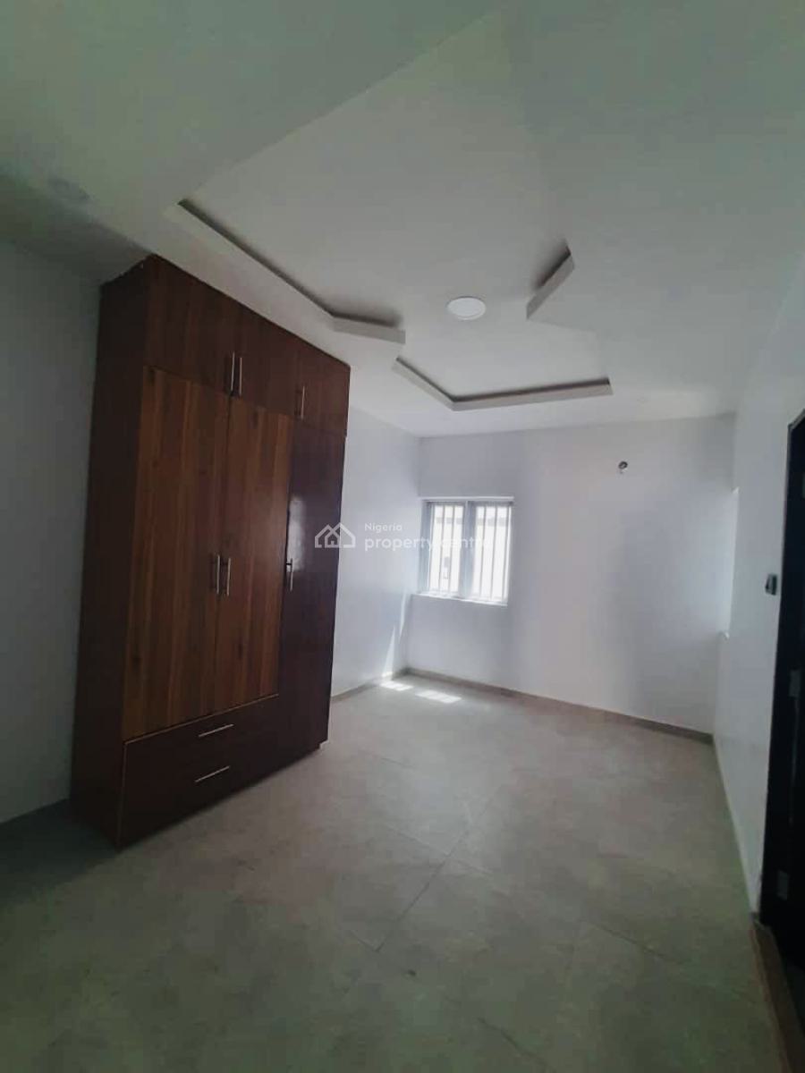 Distress Deal! Exquisite and Spacious 2 Bedroom Apartment, Sangotedo, Ajah, Lagos, Flat / Apartment for Sale