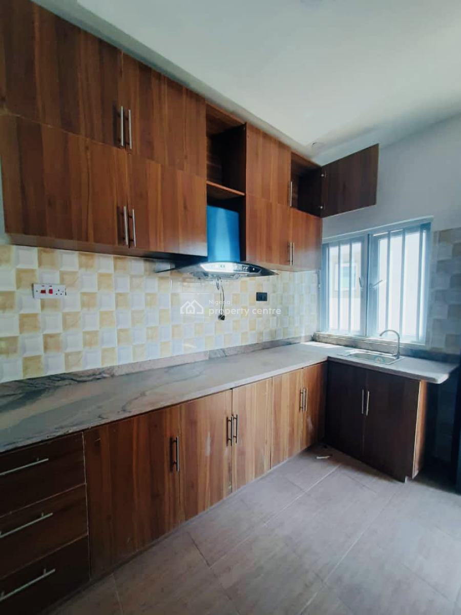 Distress Deal! Exquisite and Spacious 2 Bedroom Apartment, Sangotedo, Ajah, Lagos, Flat / Apartment for Sale