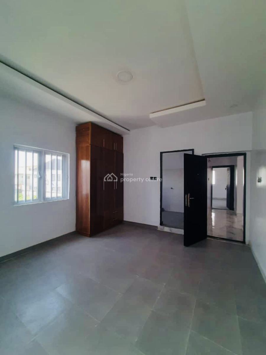 Distress Deal! Exquisite and Spacious 2 Bedroom Apartment, Sangotedo, Ajah, Lagos, Flat / Apartment for Sale