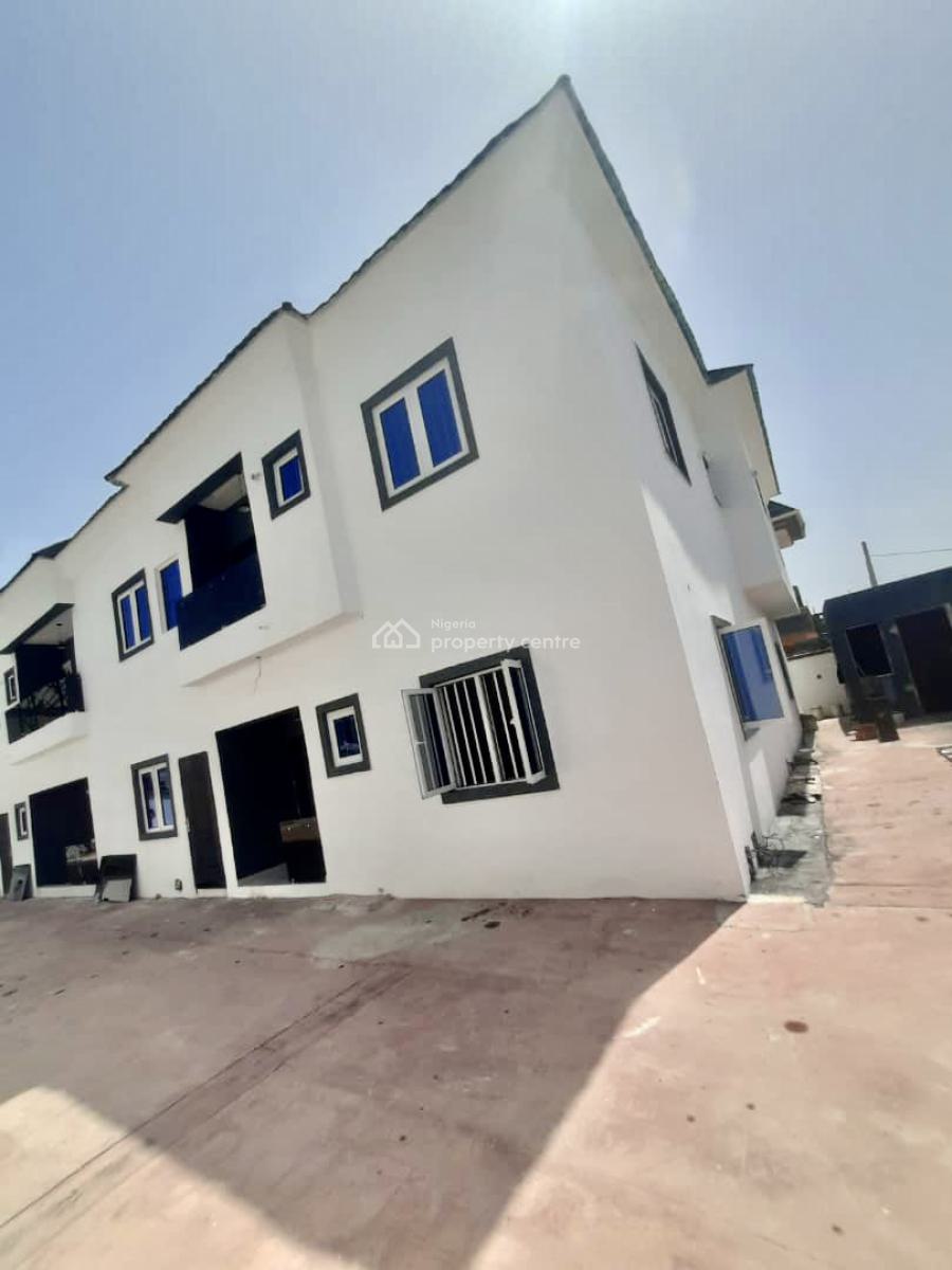 Distress Deal! Exquisite and Spacious 2 Bedroom Apartment, Sangotedo, Ajah, Lagos, Flat / Apartment for Sale