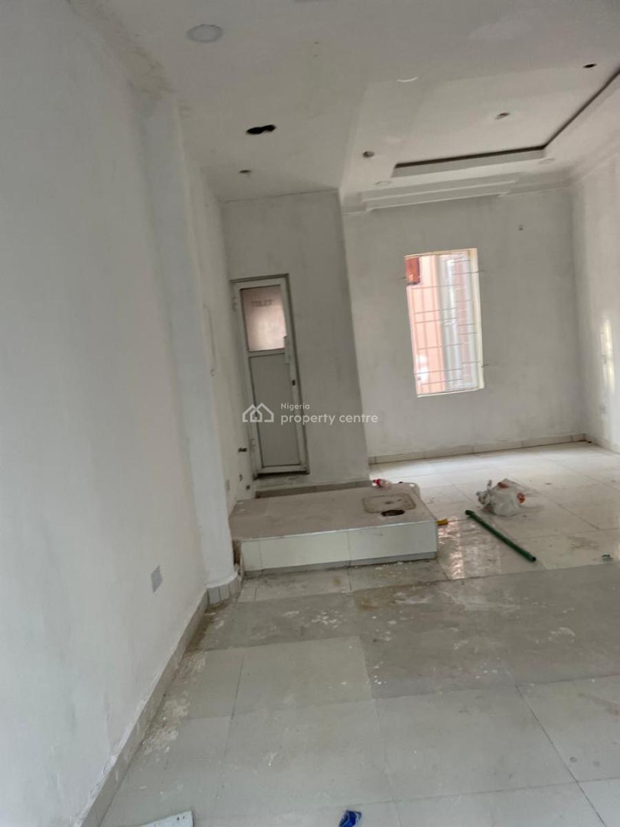 Spacious Shop, Agungi, Lekki Expressway, Lekki, Lagos, Shop for Rent