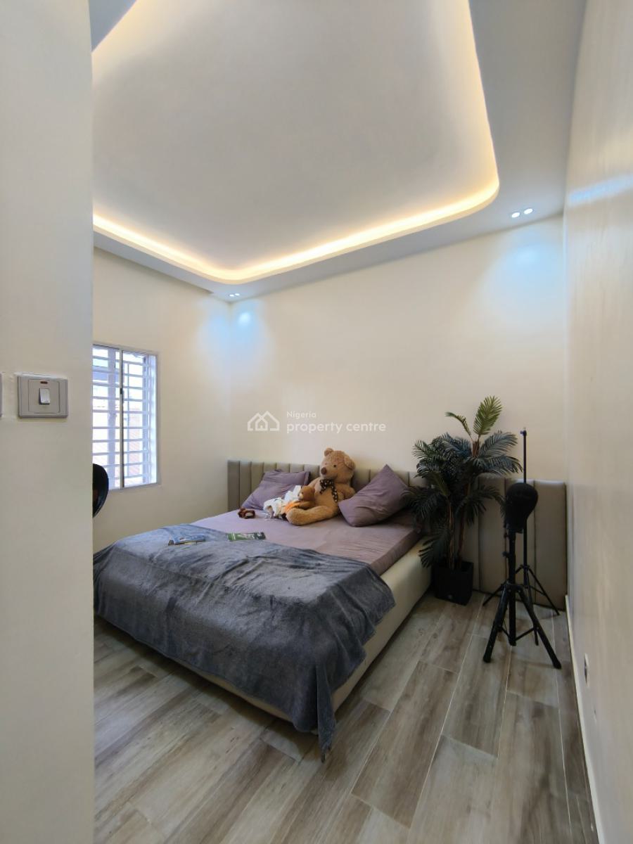 Well Renovated and Remodeled 3 Bedroom Pent Plus Bq, Ikoyi, Lagos, Flat / Apartment for Sale