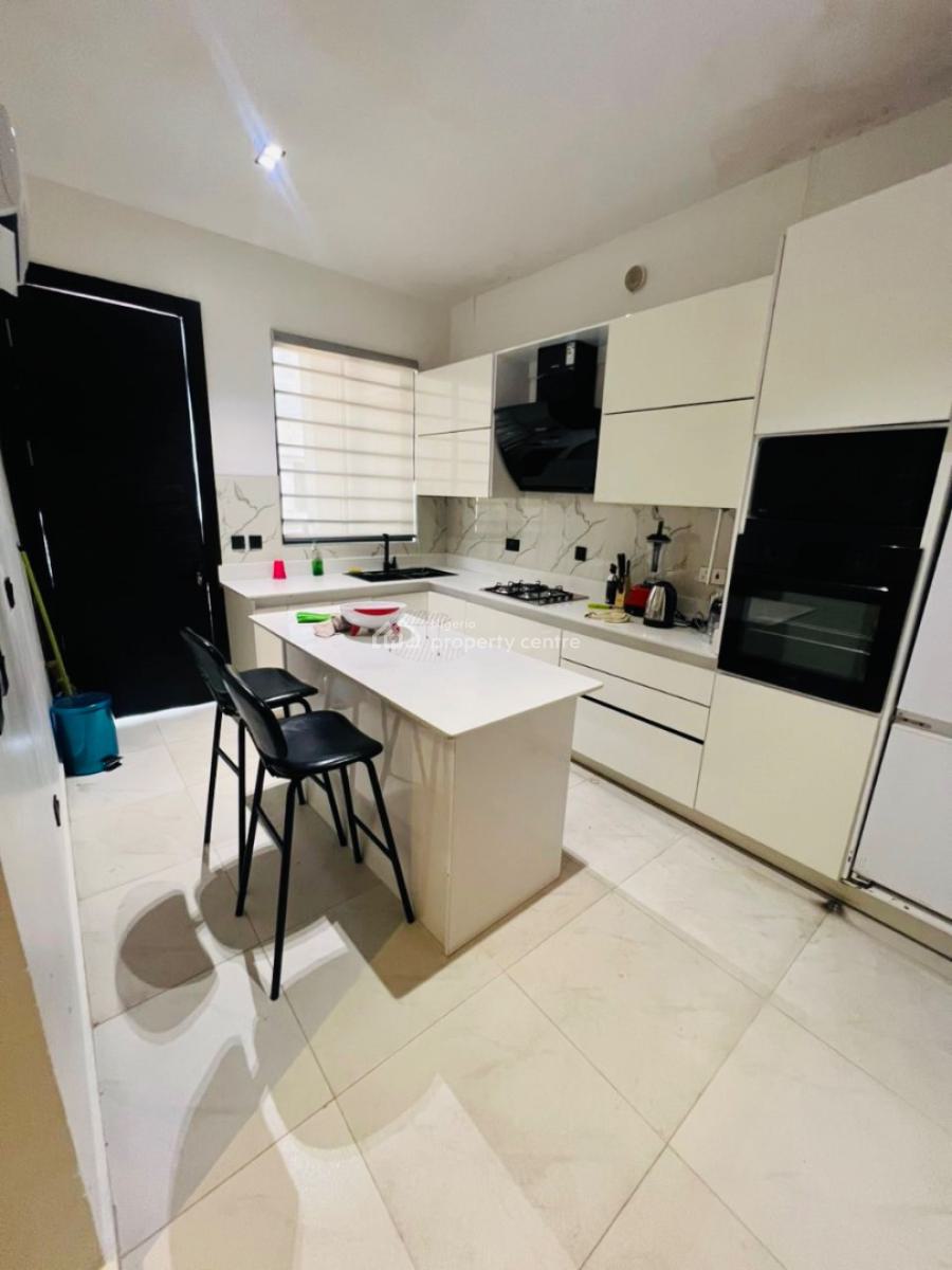 Distress Deal! Exquisite & Beautifully Furnished 3 Bedroom Penthouse, Lekki Phase 1, Lekki, Lagos, Flat / Apartment for Sale