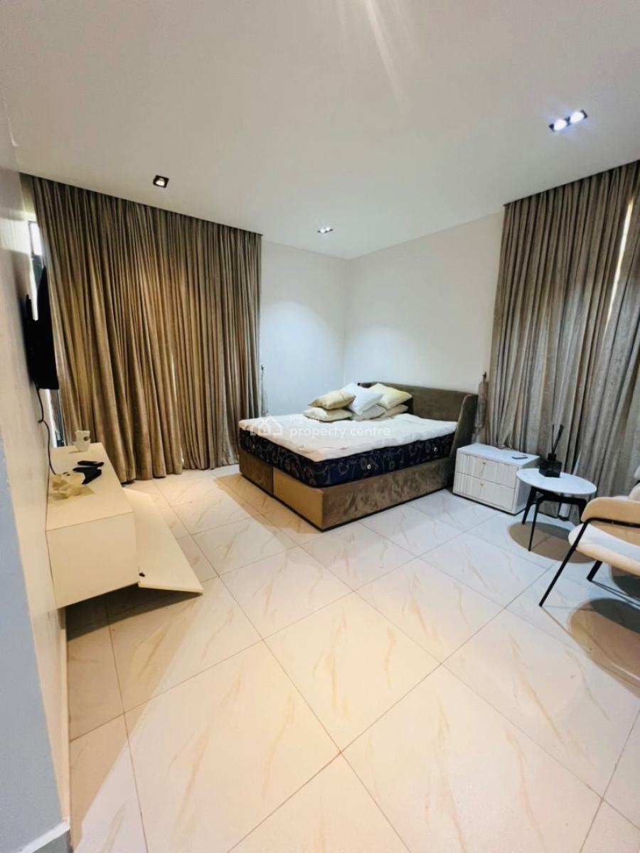 Distress Deal! Exquisite & Beautifully Furnished 3 Bedroom Penthouse, Lekki Phase 1, Lekki, Lagos, Flat / Apartment for Sale