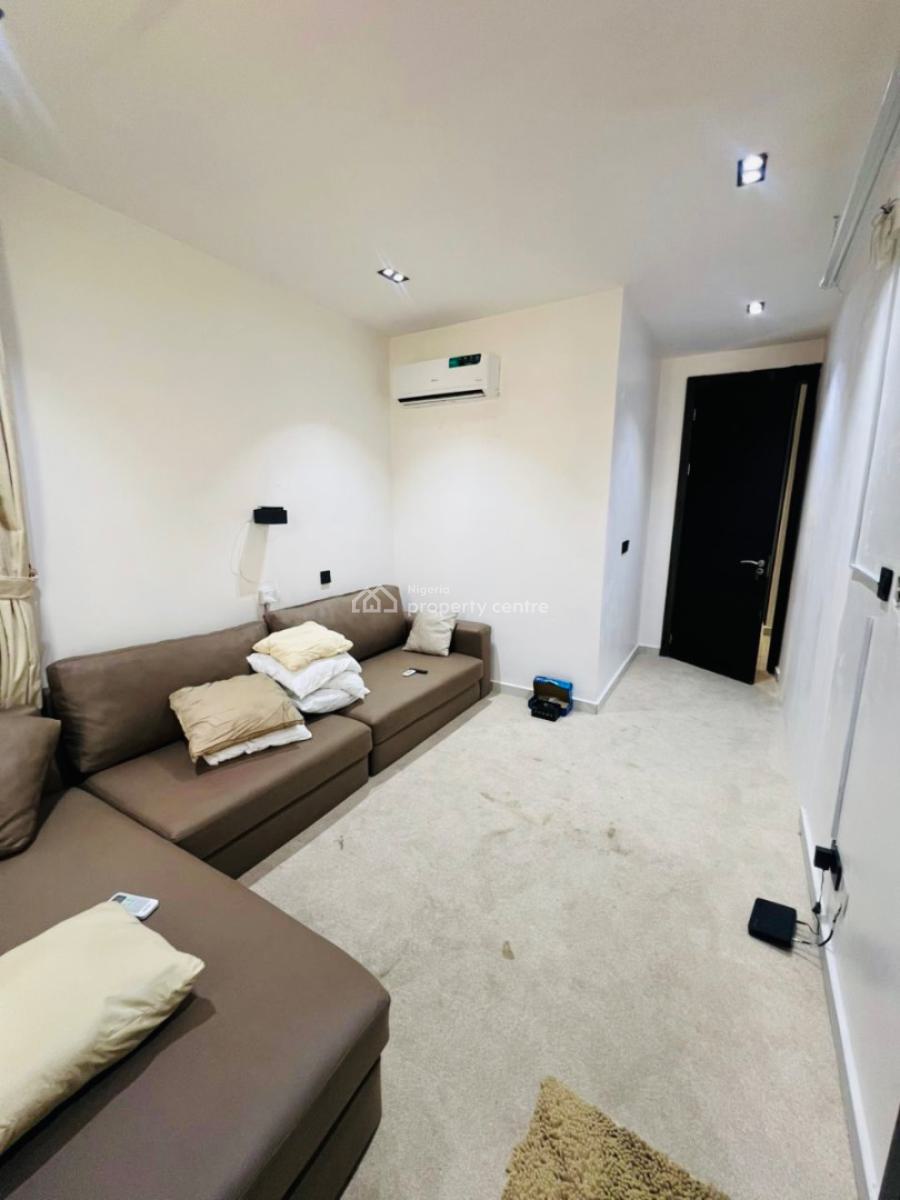 Distress Deal! Exquisite & Beautifully Furnished 3 Bedroom Penthouse, Lekki Phase 1, Lekki, Lagos, Flat / Apartment for Sale