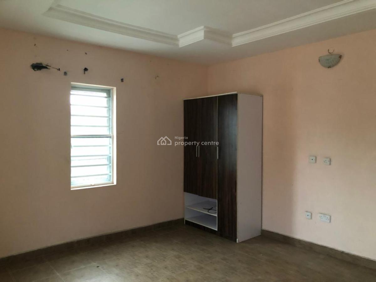 Relatively New 3 Bedroom Flat Plus 1 Room Located in a Serene Secured, Ikeja Gra, Ikeja, Lagos, Flat / Apartment for Rent