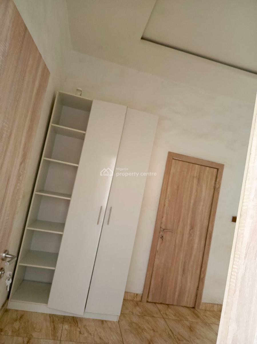 Single Room Sharing Only Kitchen with Minimum 18 Hours Light, Orchid Road, By The Roundabout, Lekki, Lagos, Flat / Apartment for Rent