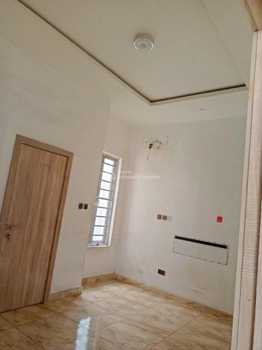Single Room Sharing Only Kitchen with Minimum 18 Hours Light, Orchid Road, By The Roundabout, Lekki, Lagos, Flat / Apartment for Rent