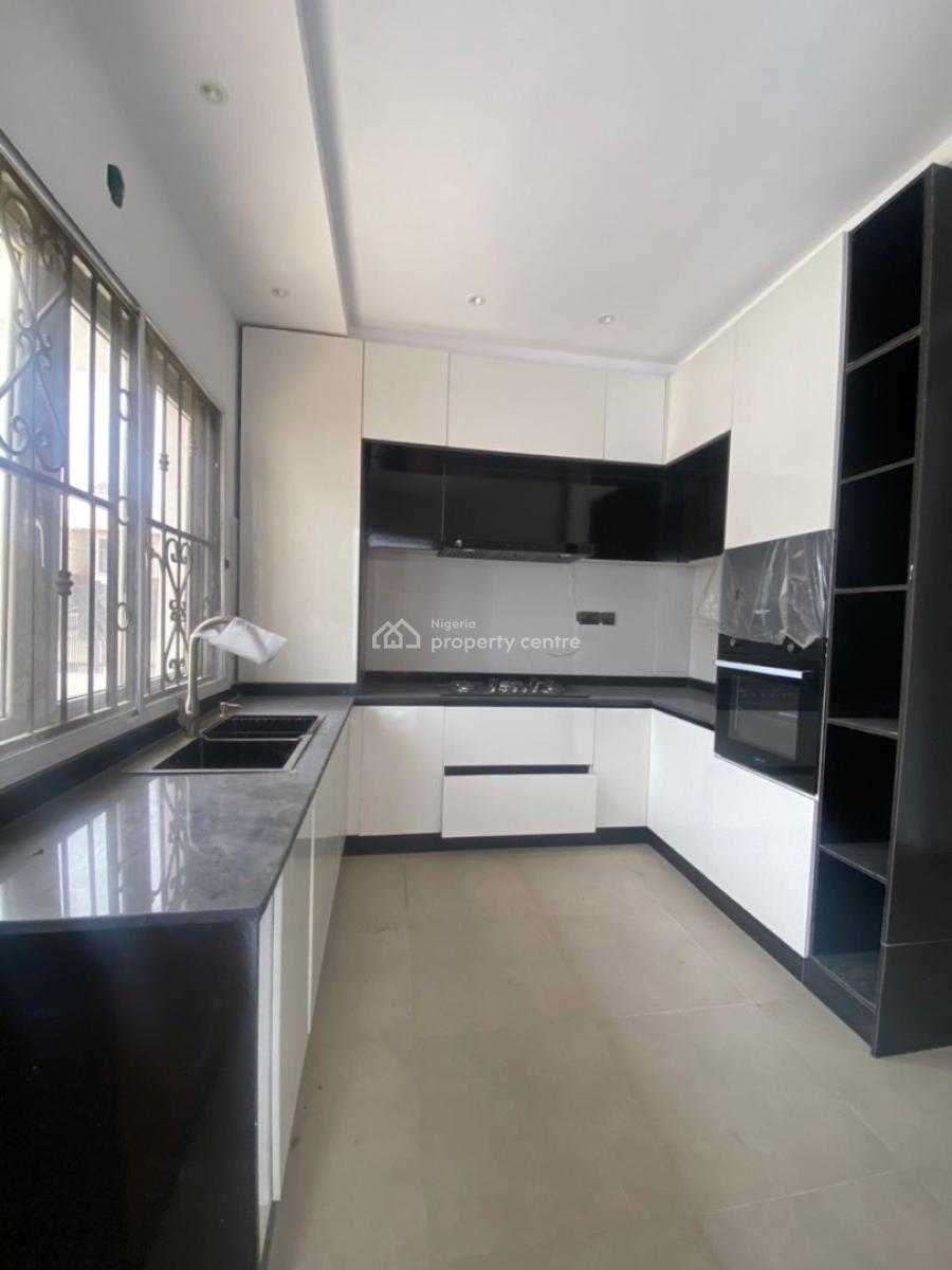 Aesthetically Pleasing 4 Bedroom Apartment Within a Secured Estate, Lekki Phase 1, Lekki, Lagos, Flat / Apartment for Sale
