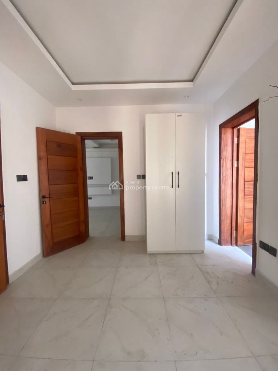 Aesthetically Pleasing 4 Bedroom Apartment Within a Secured Estate, Lekki Phase 1, Lekki, Lagos, Flat / Apartment for Sale