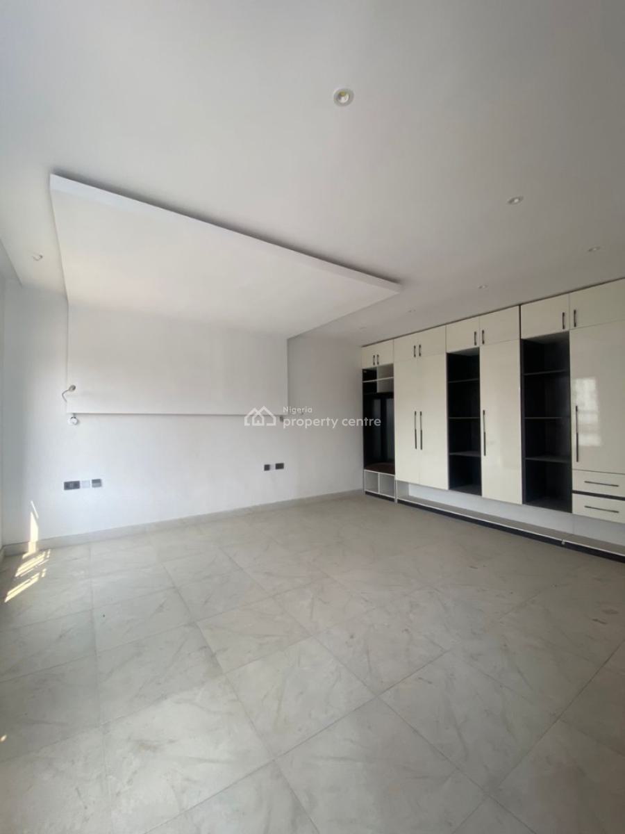 Aesthetically Pleasing 4 Bedroom Apartment Within a Secured Estate, Lekki Phase 1, Lekki, Lagos, Flat / Apartment for Sale