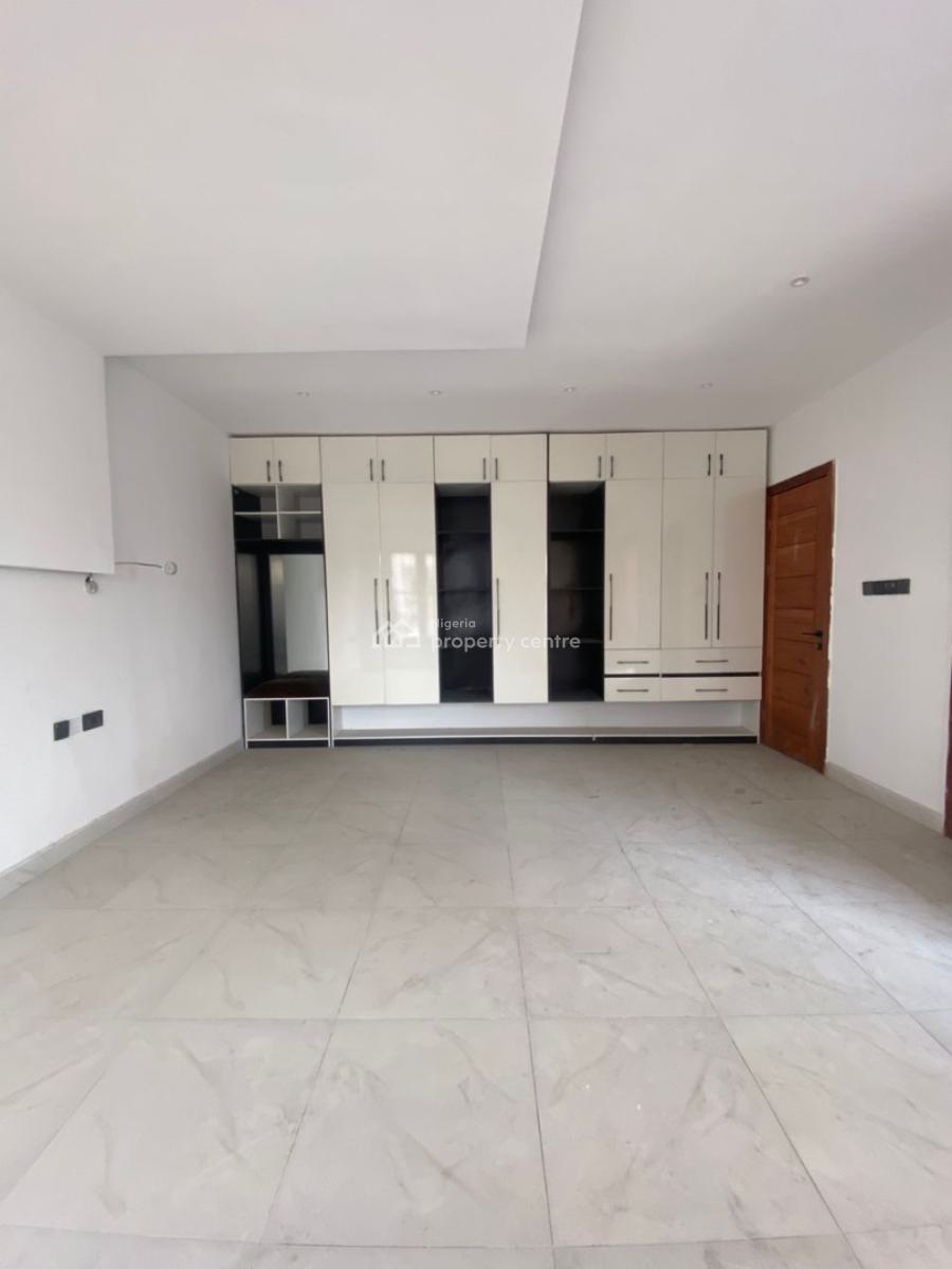 Aesthetically Pleasing 4 Bedroom Apartment Within a Secured Estate, Lekki Phase 1, Lekki, Lagos, Flat / Apartment for Sale